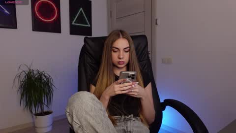 Snapshot of agelina_summer chatting on 02.16.25 Agelina Lilly Laura online show from 02.16.25