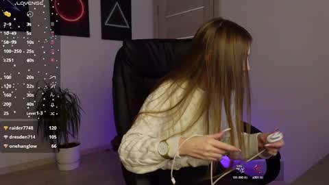 Snapshot of agelina_summer chatting on 02.17.25 Agelina Lilly Laura online show from 02.17.25