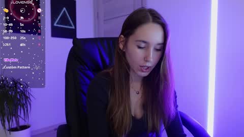 Snapshot of agelina_summer chatting on 02.18.25 Agelina Lilly Laura online show from 02.18.25