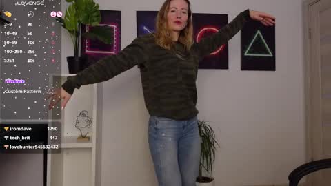 Snapshot of agelina_summer chatting on 02.19.25 Agelina Lilly Laura online show from 02.19.25