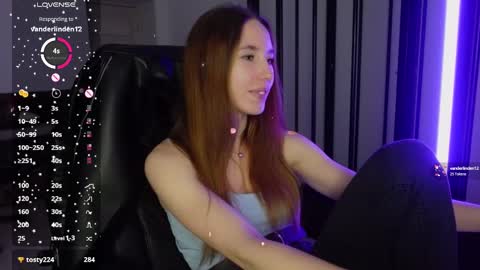 Snapshot of agelina_summer chatting on 02.20.25 Agelina Lilly Laura online show from 02.20.25