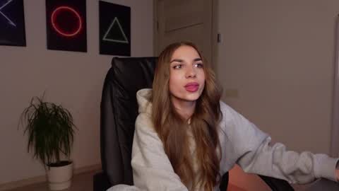 Snapshot of agelina_summer chatting on 02.20.25 Agelina Lilly Laura online show from 02.20.25