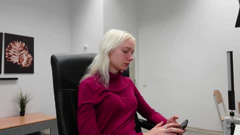 Snapshot of agelina_summer chatting on 09.20.25 Agelina Lilly Laura online show from 09.20.25