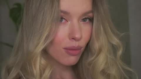 Snapshot of agent_blonde chatting on 11.12.25 May online show from 11.12.25