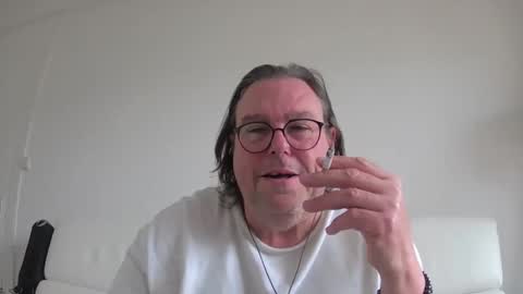 Snapshot of agias chatting on 03.07.25 Agias online show from 03.07.25