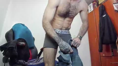 Snapshot of aguslover chatting on 11.08.25 Agustin online show from 11.08.25