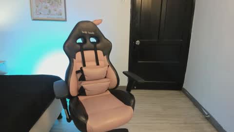 Ahmara  online show from 09.19.25