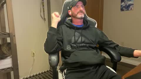 Snapshot of ah_shucks_ chatting on 04.01.26 AhShucks online show from 04.01.26