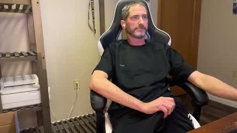 Snapshot of ah_shucks_ chatting on 04.06.26 AhShucks online show from 04.06.26