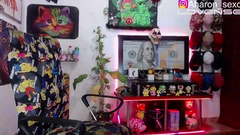 Snapshot of aharon_sexo1 chatting on 10.28.25 Aharon Zamora online show from 10.28.25