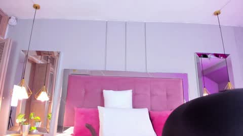 Snapshot of ahincale chatting on 02.08.25 AHINOA online show from 02.08.25