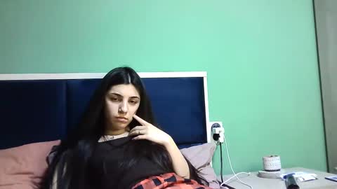 Snapshot of ahotkitty18 chatting on 01.04.25 Selena online show from 01.04.25