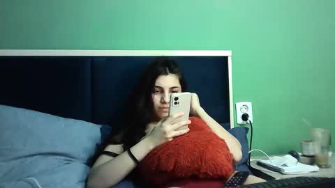Snapshot of ahotkitty18 chatting on 01.10.25 Selena online show from 01.10.25