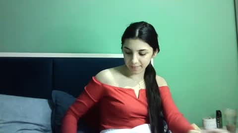 Snapshot of ahotkitty18 chatting on 01.11.25 Selena online show from 01.11.25