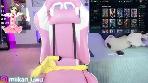 Snapshot of ahri_elderwood chatting on 02.11.25 Ahri help me get to 100  online show from 02.11.25