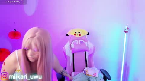 Snapshot of ahri_elderwood chatting on 10.07.25 Ahri help me get to 100  online show from 10.07.25