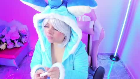 Snapshot of ahri_elderwood chatting on 12.17.25 Ahri help me get to 100 online show from 12.17.25