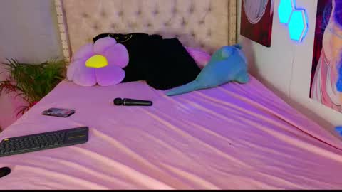 Snapshot of ahri_ossuri chatting on 02.13.25 ahri online show from 02.13.25