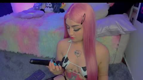 Snapshot of ahri_ossuri chatting on 09.23.25 ahri online show from 09.23.25