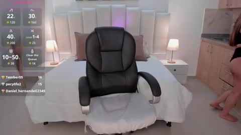 AIDA ADAMS online show from 09.11.25