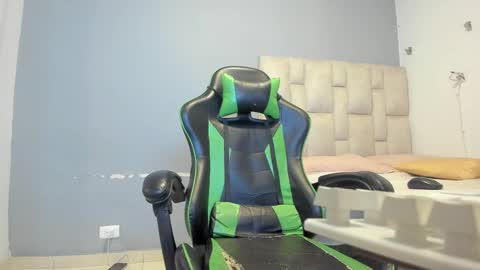 karoline  online show from 02.20.25