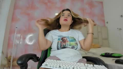 karoline  online show from 10.07.25