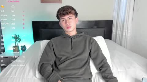 Snapshot of aidan_hale chatting on 12.29.24 A H online show from 12.29.24