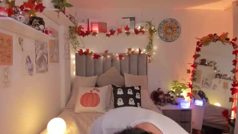 Snapshot of aidan_hale chatting on 10.19.25 A H online show from 10.19.25