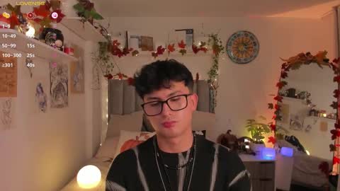 Snapshot of aidan_hale chatting on 10.29.25 A H online show from 10.29.25