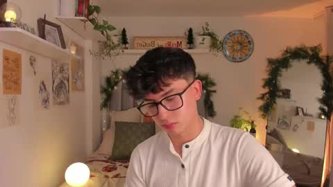 Snapshot of aidan_hale chatting on 11.21.25 A H online show from 11.21.25