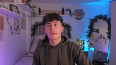 Snapshot of aidan_hale chatting on 12.03.25 A H online show from 12.03.25