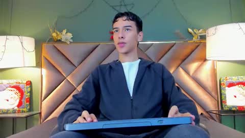 Snapshot of aiden_royce chatting on 12.20.25 aiden_royce online show from 12.20.25