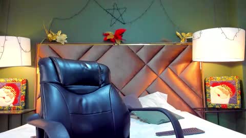 Snapshot of aiden_royce chatting on 12.23.25 aiden_royce online show from 12.23.25