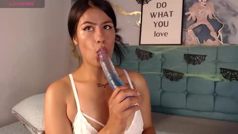 Ailyn online show from 10.31.25