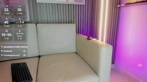 Snapshot of ailee_naughty chatting on 10.31.25 online show from 10.31.25