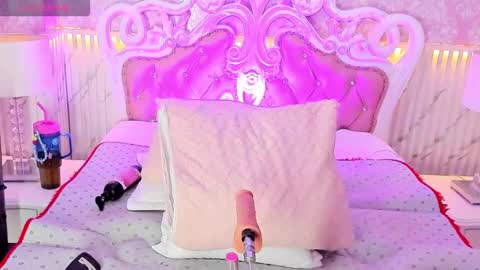 Snapshot of ailee_naughty chatting on 11.22.25 online show from 11.22.25