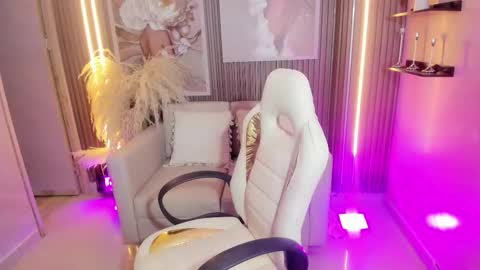 Snapshot of ailee_naughty chatting on 01.10.26 online show from 01.10.26