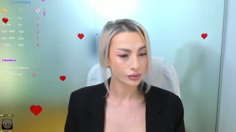 Snapshot of aileen_williams chatting on 11.25.25 Allie online show from 11.25.25