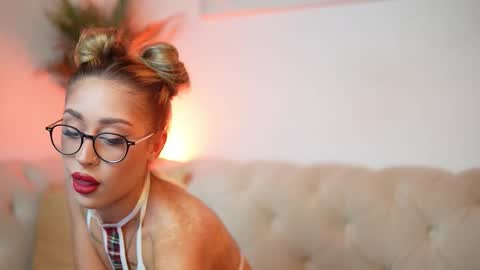  Aileen  online show from 10.05.25