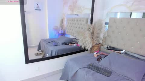 Snapshot of ainaah_ chatting on 02.17.25 Ainaah online show from 02.17.25