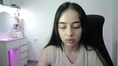 Snapshot of aineangeel chatting on 01.12.26 AINE online show from 01.12.26