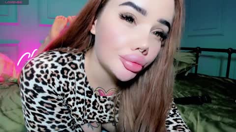 Snapshot of aira_vi chatting on 12.25.24 Aira online show from 12.25.24