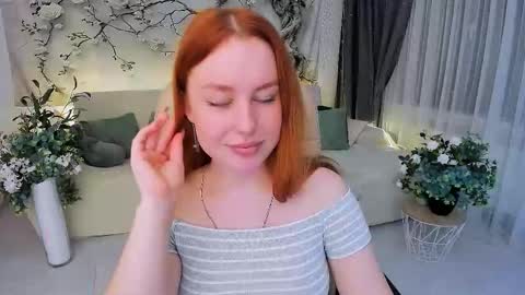 Snapshot of airysilhouette chatting on 11.05.25 Louise online show from 11.05.25