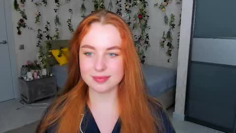 Snapshot of airysilhouette chatting on 11.17.25 Louise online show from 11.17.25