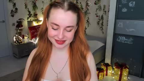 Snapshot of airysilhouette chatting on 12.18.25 Louise online show from 12.18.25