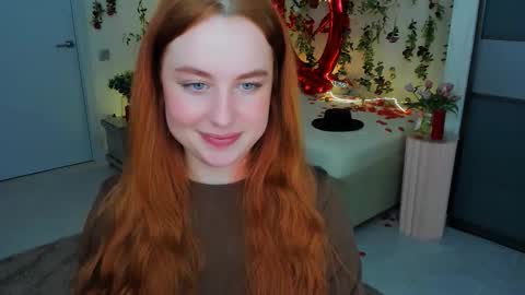 Snapshot of airysilhouette chatting on 03.08.26 Louise online show from 03.08.26