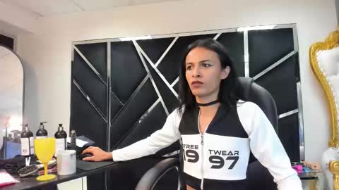 Aisha online show from 11.10.25