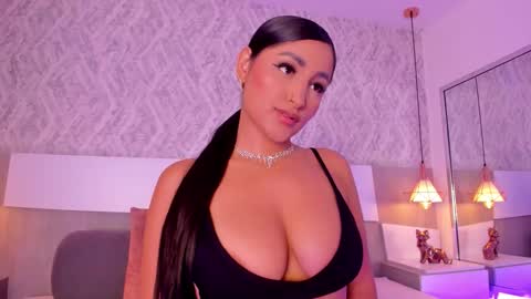 Aisha online show from 11.22.25