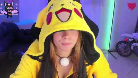 aishelyng20 online show from 10.15.25