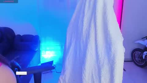 aishelyng20 online show from 11.23.25